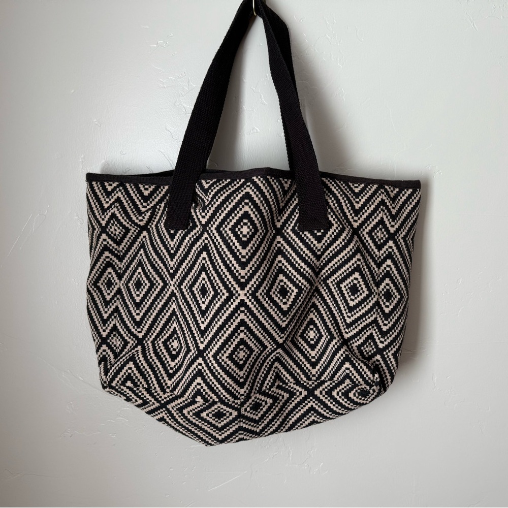 Old Navy Black and Cream Diamond Tote